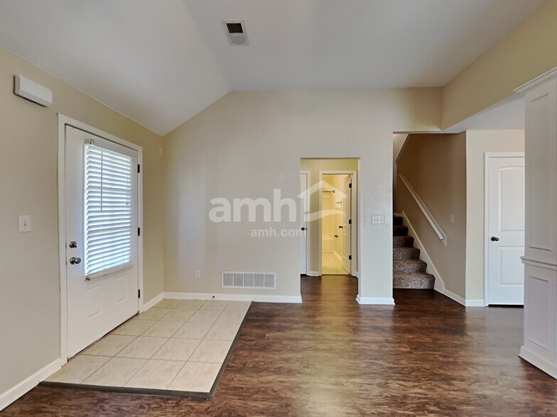 Building Photo - 5883 Savannah Pky