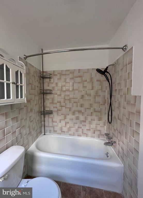 Building Photo - 411 Burmont Rd