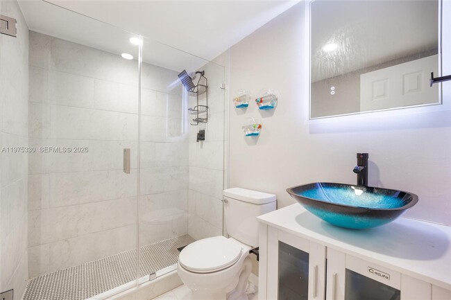 Building Photo - 10000 NW 80th Ct