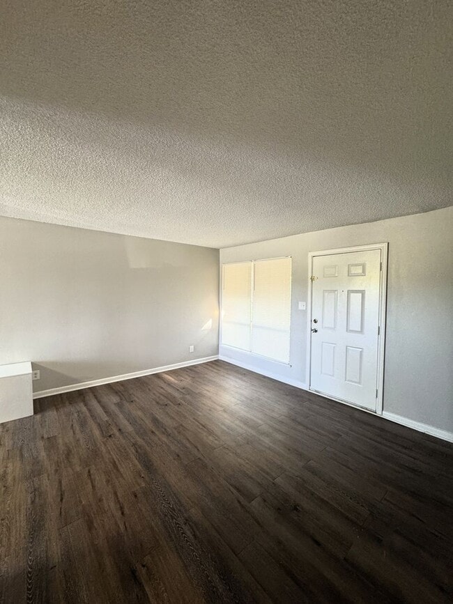Building Photo - 1st Month Rent Free with 13-month Lease!