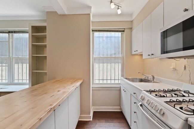 Building Photo - West End/Dupont Efficiency w/ Rooftop, Wal...