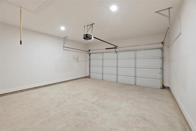 Building Photo - 127 Plumbago Loop