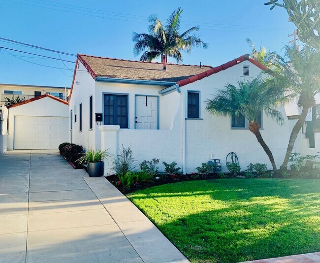 Building Photo - Spectacular location very close to the beach, San Clemente Pier and Del Mar Shopping Street!