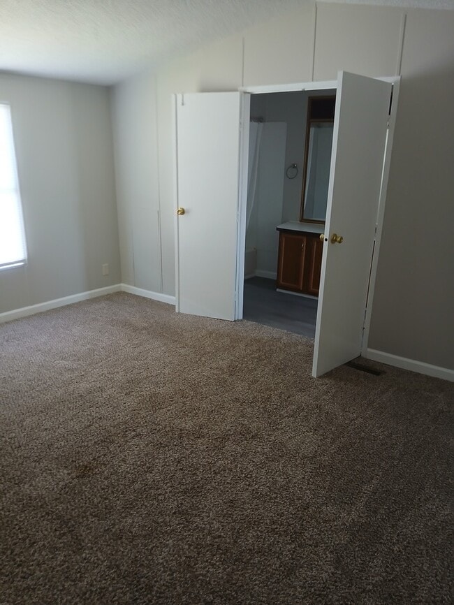 Building Photo - Mobile Home For Sale