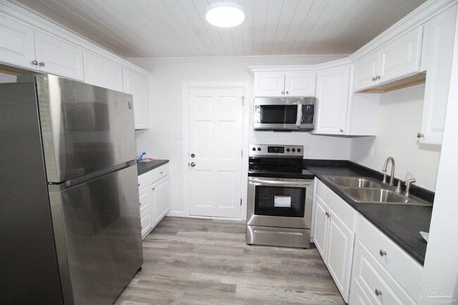 Building Photo - 5523 Shell St