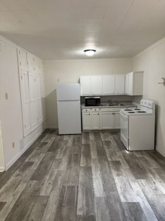 Building Photo - 401 N 5th St