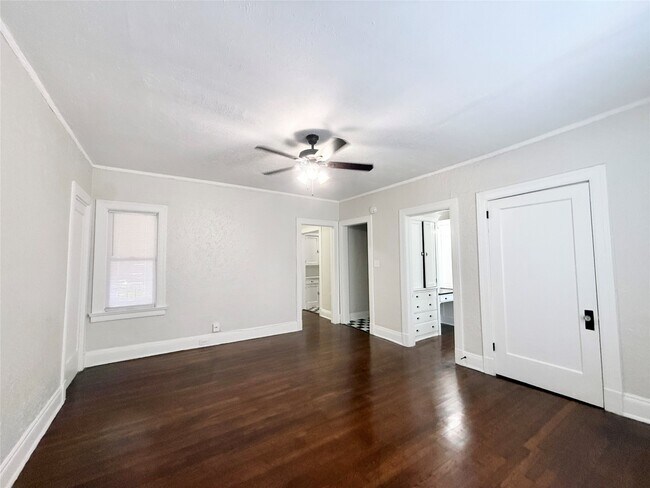 Building Photo - 3920 Fannin St