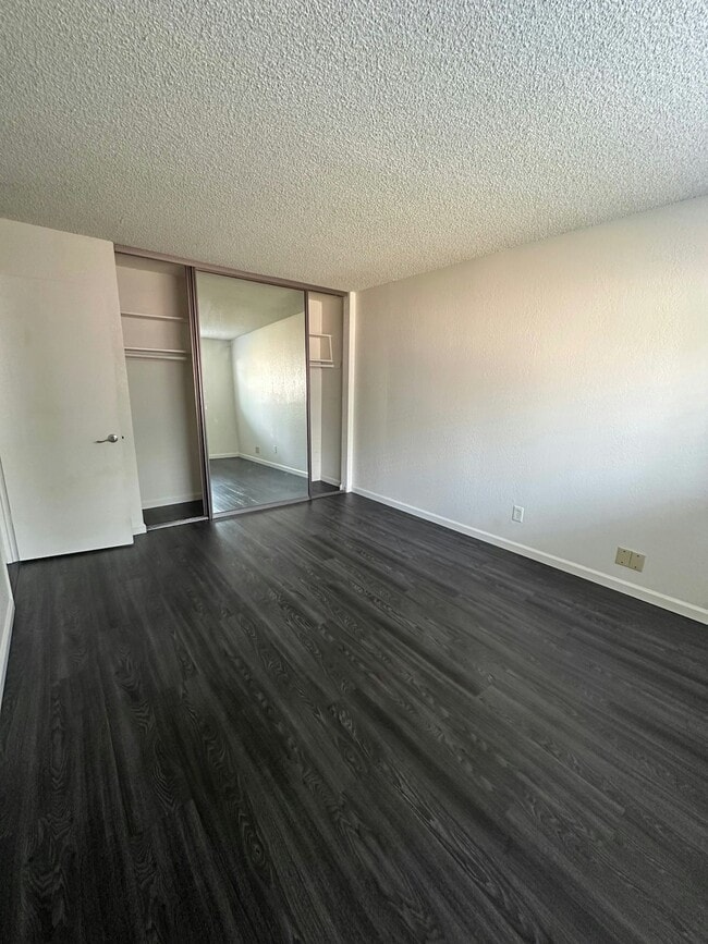 Building Photo - 9121 Nasreen Dr