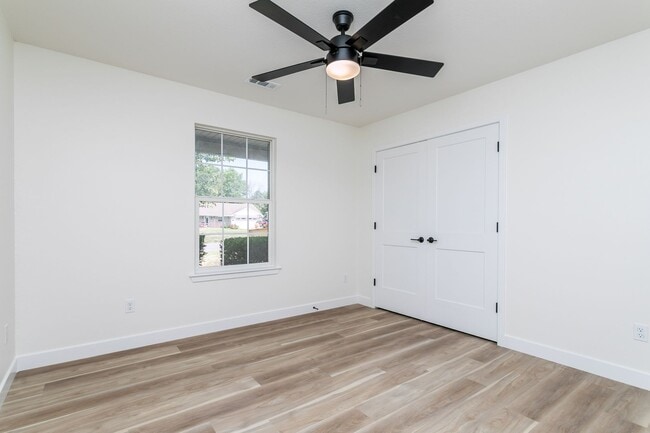 Building Photo - Newly Remodeled Picturesque Home in North ...