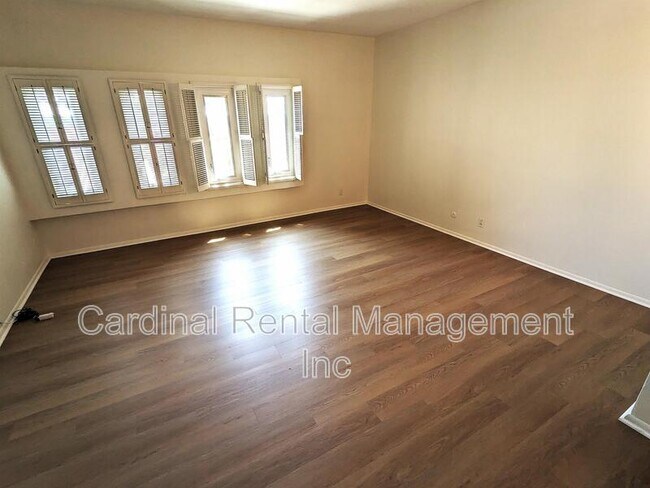 Building Photo - 960 San Pasqual St