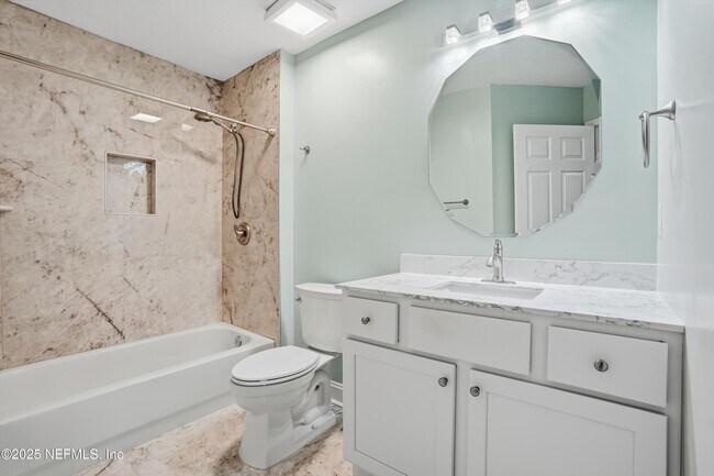 Building Photo - 2810 Sweetholly Dr