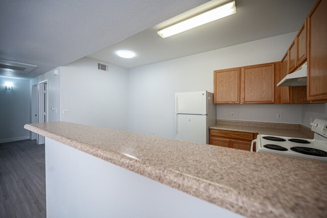 Building Photo - 2010 Rancho Lake Dr