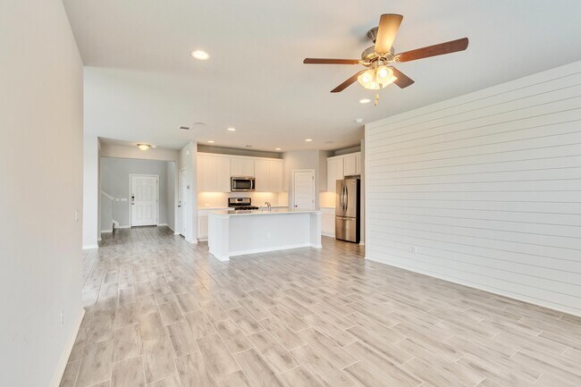 Building Photo - 701 Hays Hill Dr
