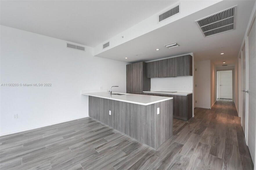 Building Photo - 801 S Miami Ave