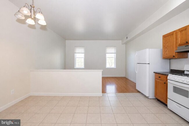 Building Photo - 1526 Mt Vernon St