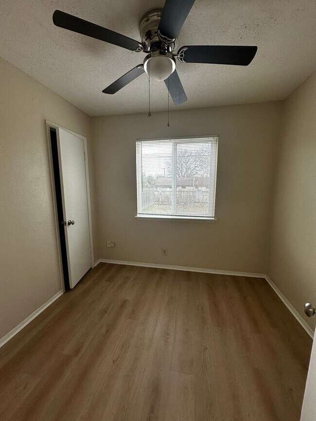 Building Photo - Quattro Investment Group LLC1 (5802 Emerald Forest Dr)