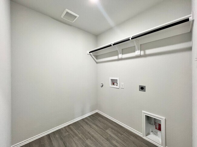 Building Photo - Cozy Home in The Villages of Mayfield