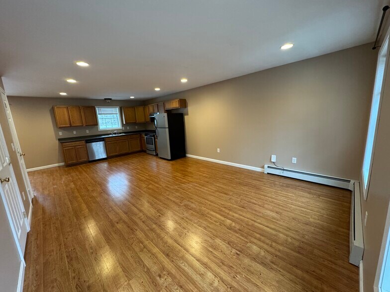 Building Photo - 123 Pearl St