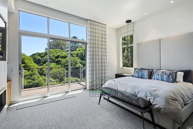 Building Photo - 19 Toyon Ln