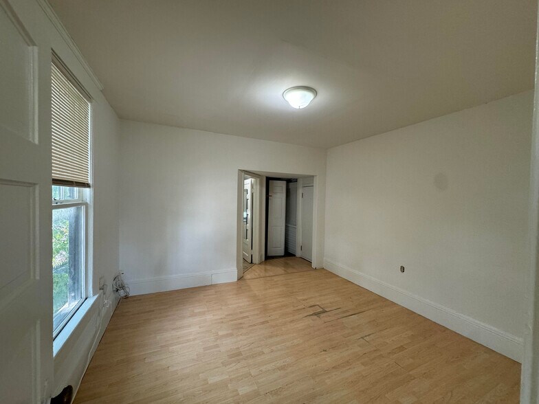 Building Photo - 215 S Howard Ave