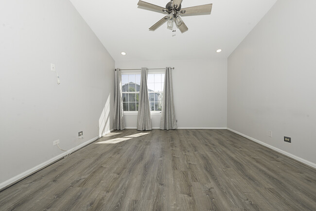 Building Photo - 1409 Club Dr