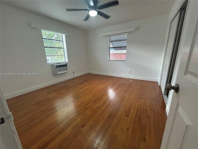 Building Photo - 1839 Wiley St