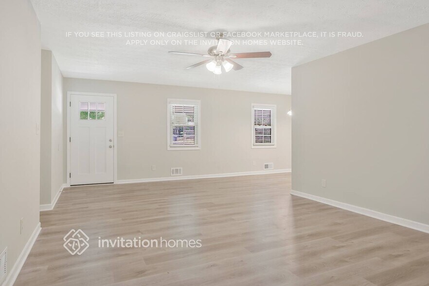 Building Photo - 4812 Hemlock Dr SE