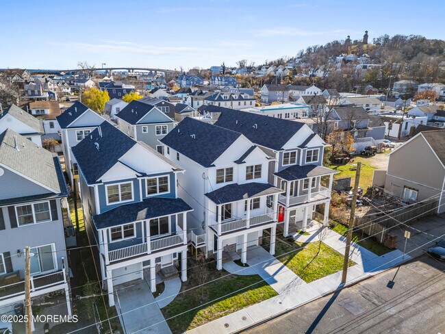 Building Photo - 53 Miller St