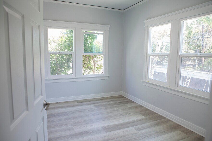 Building Photo - 2520 5th Ave