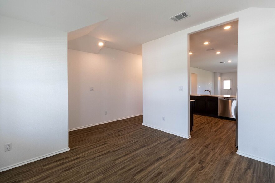 Building Photo - 5601 Bellissima Way