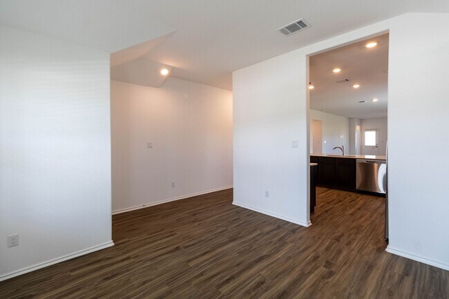 Building Photo - 5601 Bellissima Way