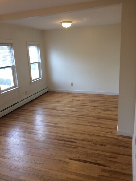 Building Photo - 97 Mawney St