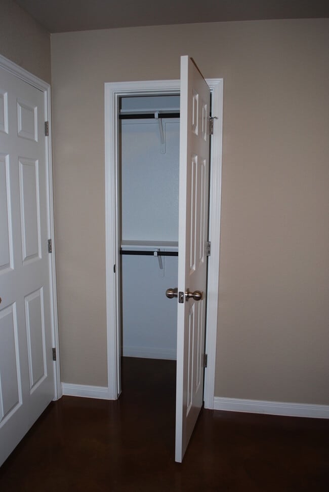 Building Photo - 1510 Dakota Ter