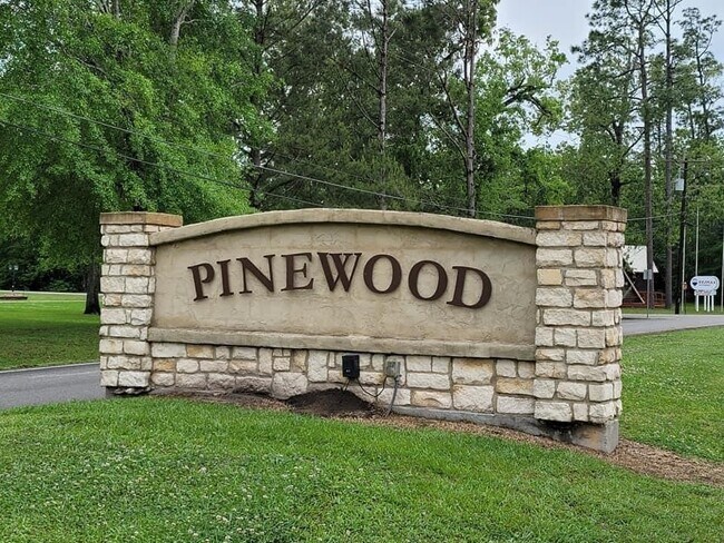 Building Photo - 123 Pinehurst Dr