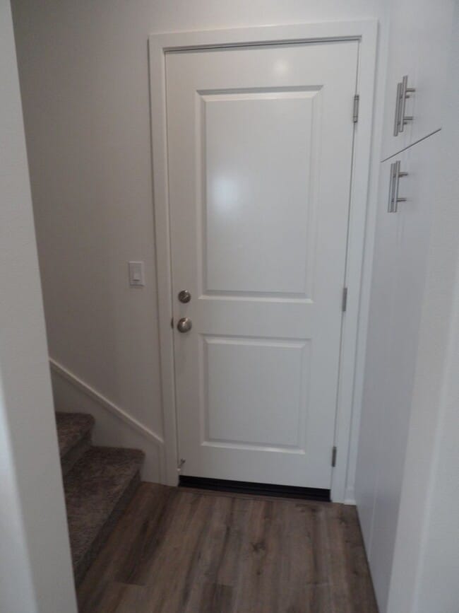 Building Photo - 4BR 3BA two-story condo with 2 Car Attache...