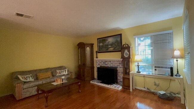 Building Photo - Beautiful Single-Story Townhome on Corner Lot with Private Courtyard & 2-Car Garage