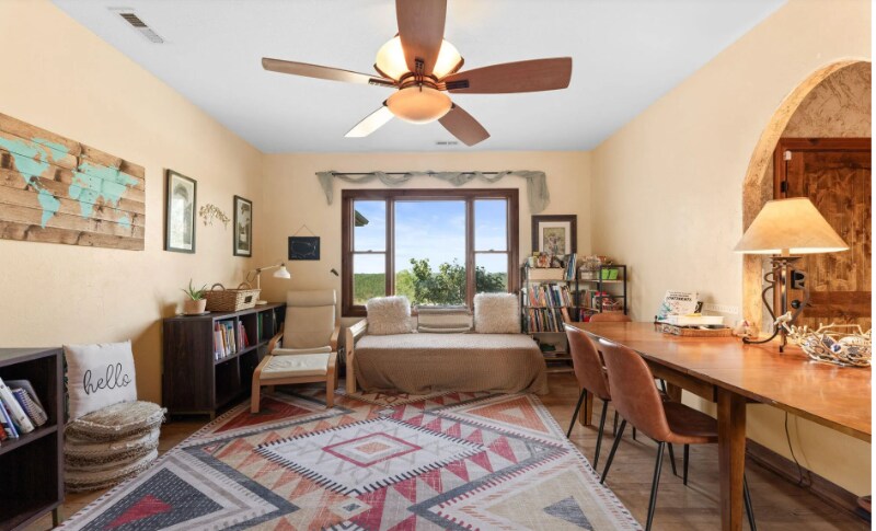 Building Photo - 710 Hilltop Vista Rd