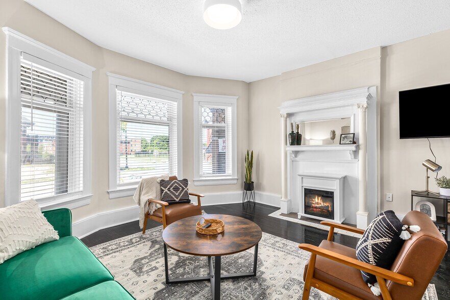 Building Photo - 3402 Brush St