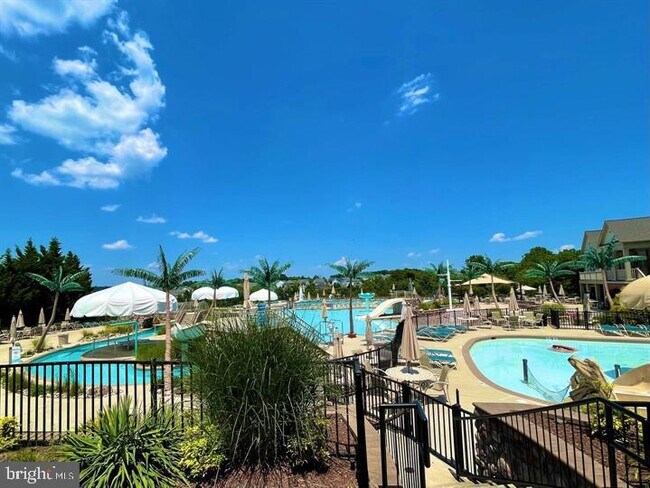 Building Photo - 9526 Hyde Pl