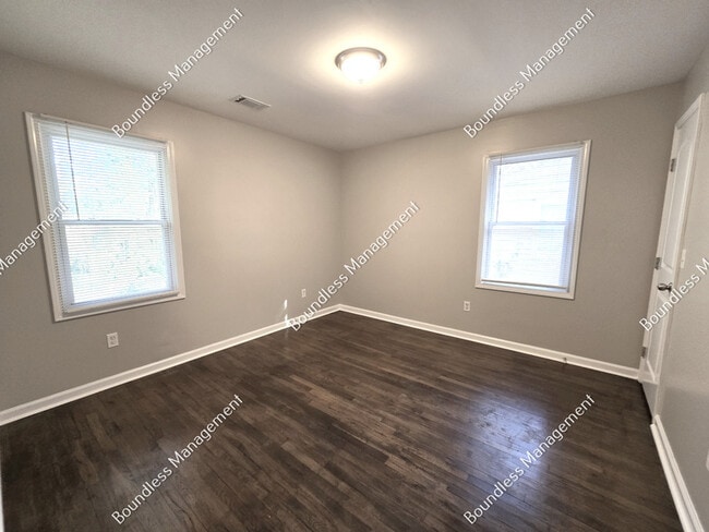 Building Photo - 713 Church St NW