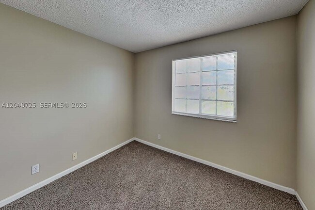 Building Photo - 4728 SW 13th Pl