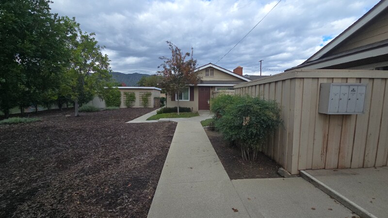 Building Photo - 553 E Lemon Ave