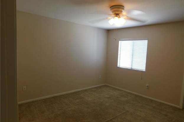 Building Photo - 950 Seven Hills Dr