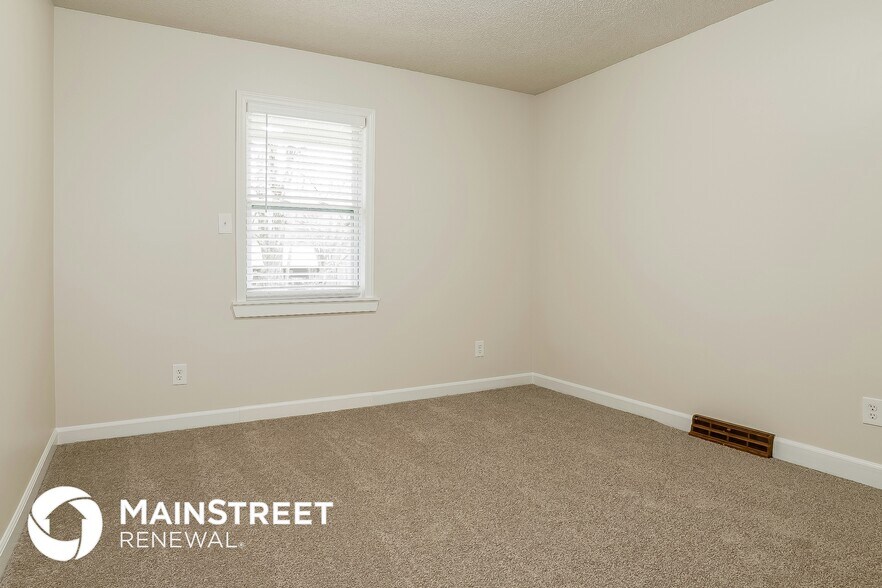 Building Photo - 160 Oak Forest Dr