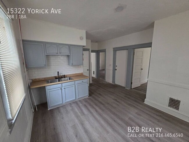 Building Photo - 15322 Yorick Ave