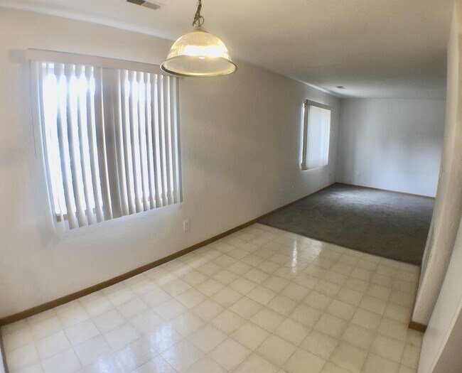 Building Photo - 1625 Flynn Ln