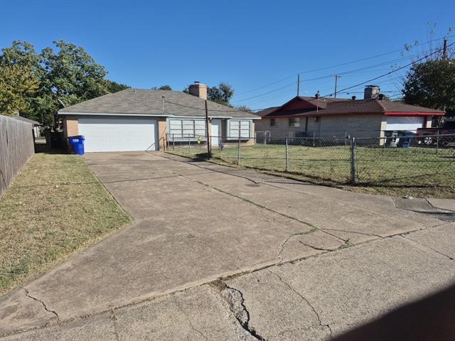 Building Photo - 2705 Tanglewood Dr