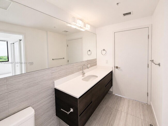 Building Photo - 301 Altara Ave