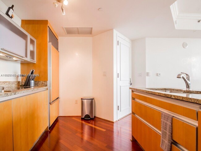 Building Photo - 17201 Collins Ave