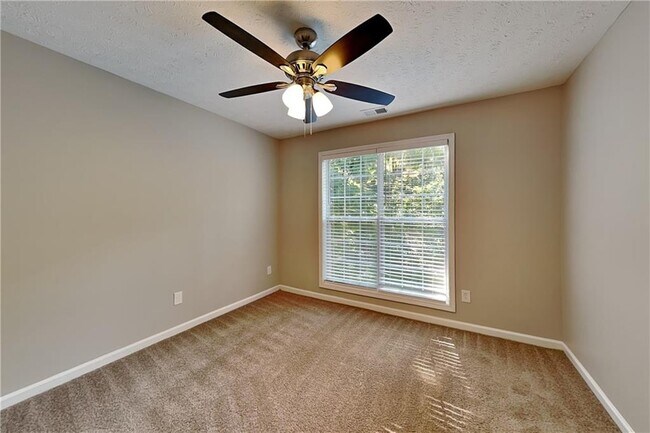 Building Photo - 202 Mill Creek Hollow